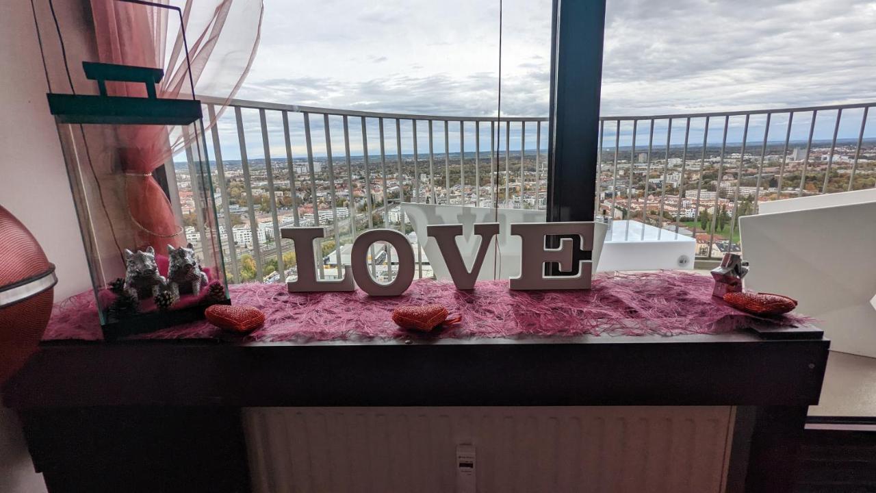 Sky-romantic-room