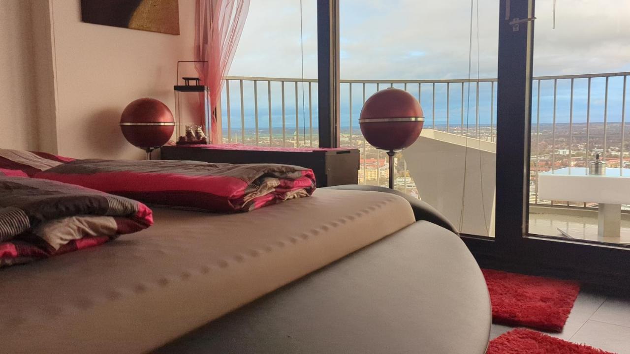 Sky-romantic-room
